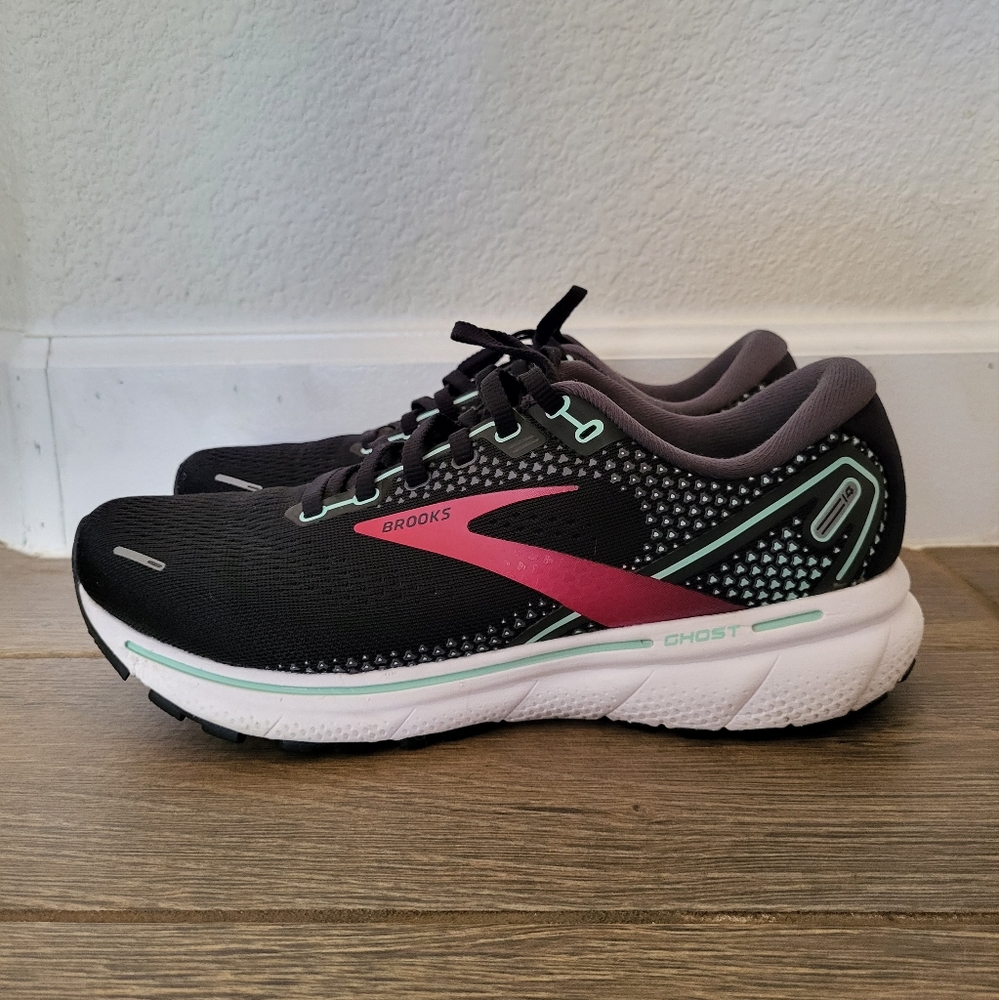 Brooks Ghost 14 womens Size 8.5 Wide Black and pink running shoes
